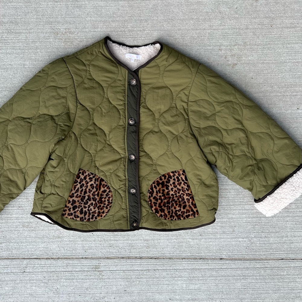 CES FEMME Quilted NWT green button up jck  lined in Sherpa faux leopard pockets.